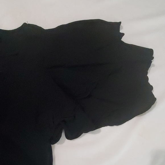 Black top - Picture 2 of 4